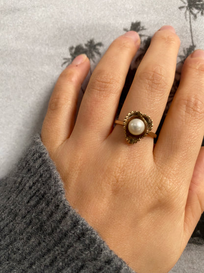 9 carat pearl ring