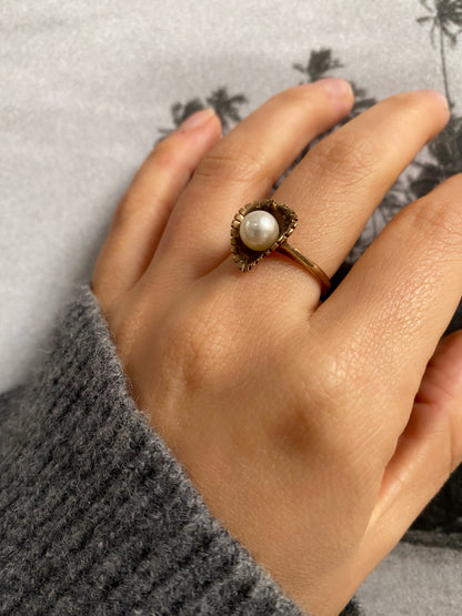 9 carat pearl ring