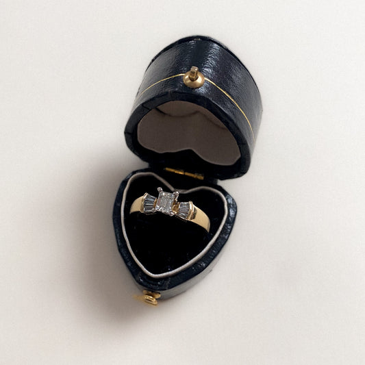 18 carat gold art deco baguette diamond ring