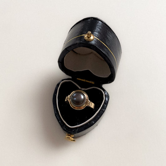 14 carat gold modern black pearl ring