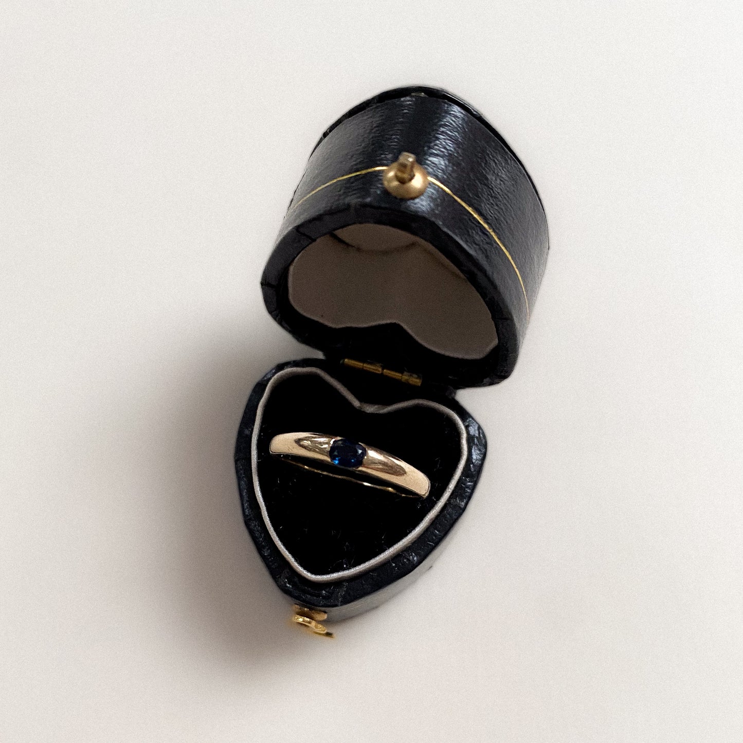 14 carat gold subtle gypsy sapphire ring