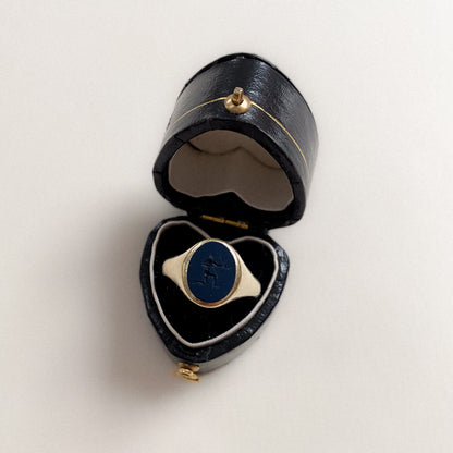 14 carat gold onyx with sagittarius engravement signet ring
