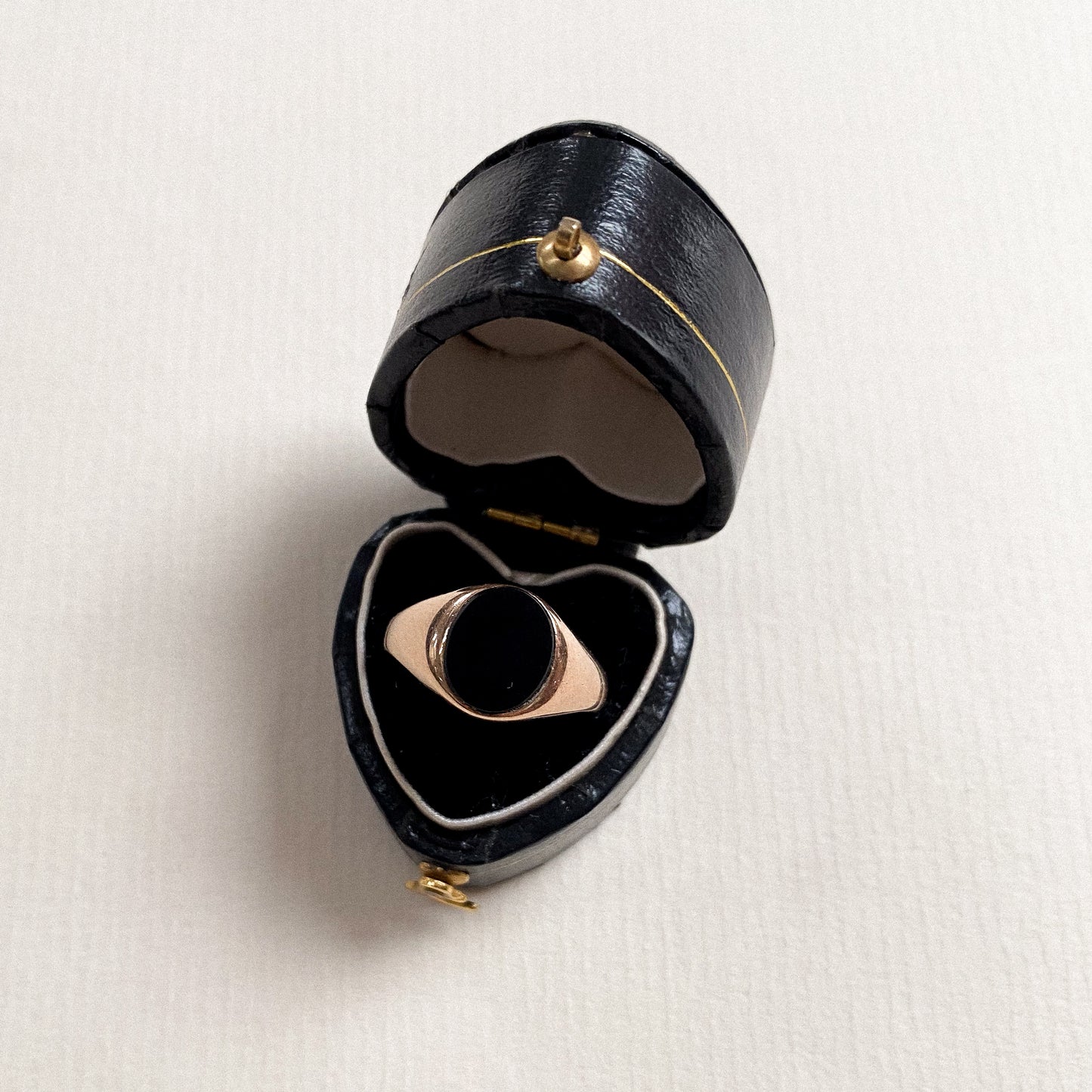 14 carat gold onyx signet ring