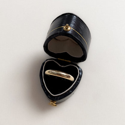 14 carat gold subtle dome band ring