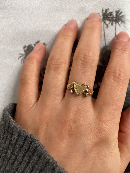 14 carat gold decorative heart signet ring