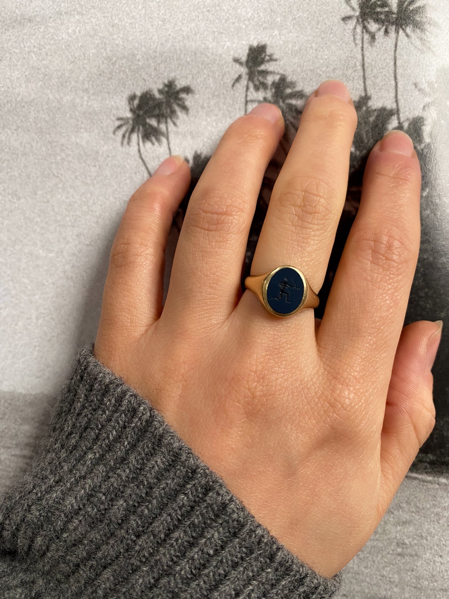 14 carat gold onyx with sagittarius engravement signet ring