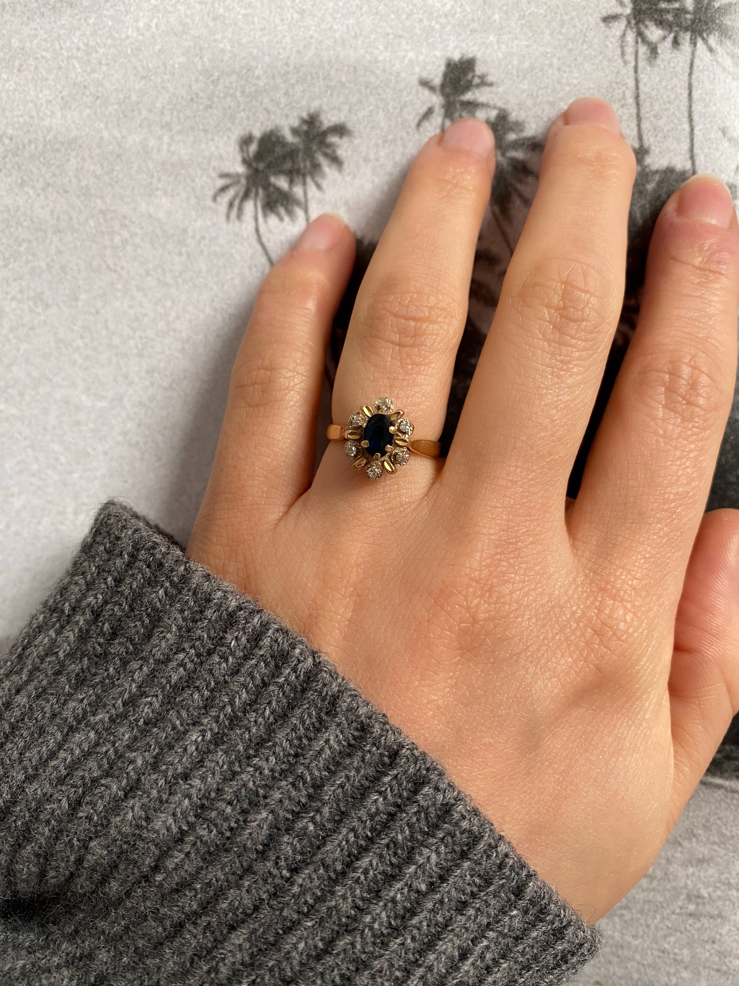 18 carat gold sapphire and diamond cluster ring