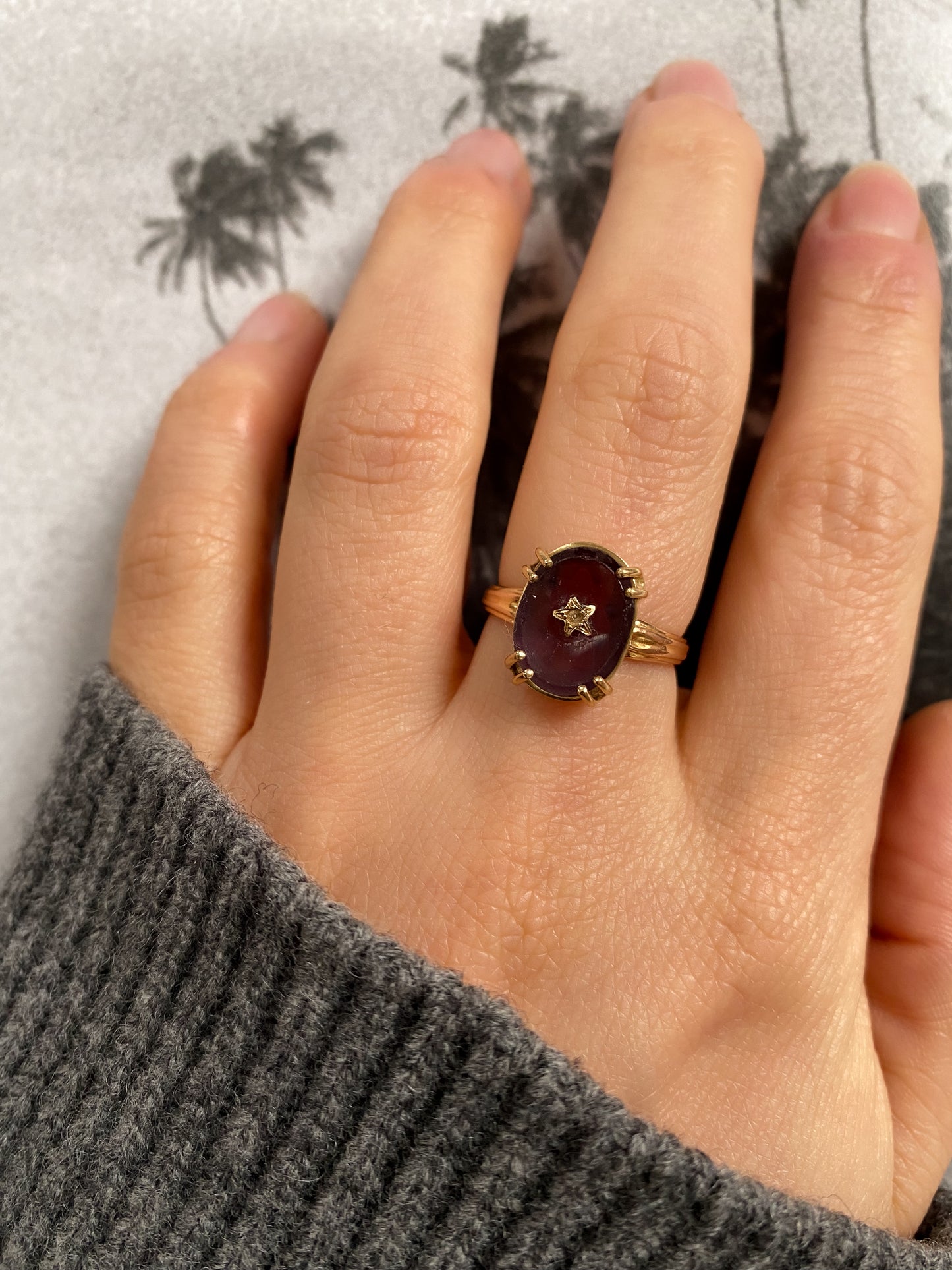 18 carat gold amethyst statement ring with center star