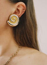 Load image into Gallery viewer, Vintage gold and silver tone modern shell clip on earrings
