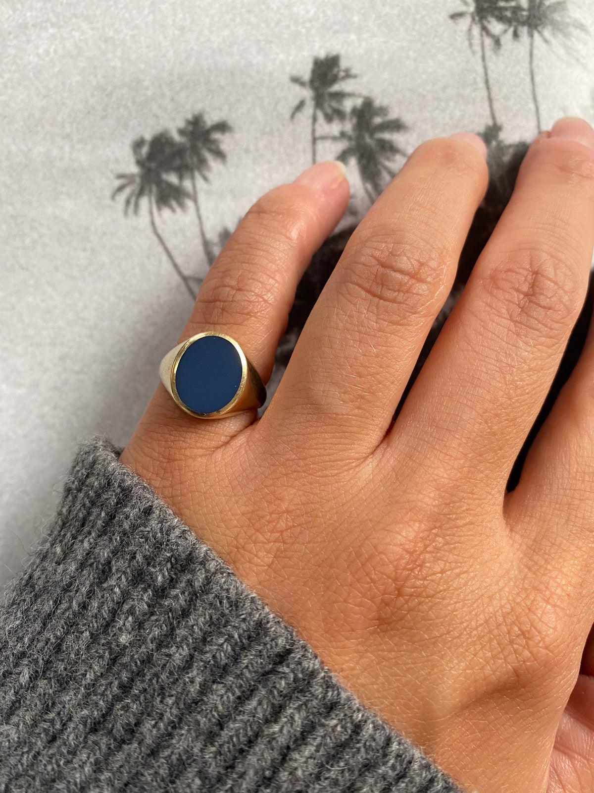 14 carat gold blue signet ring