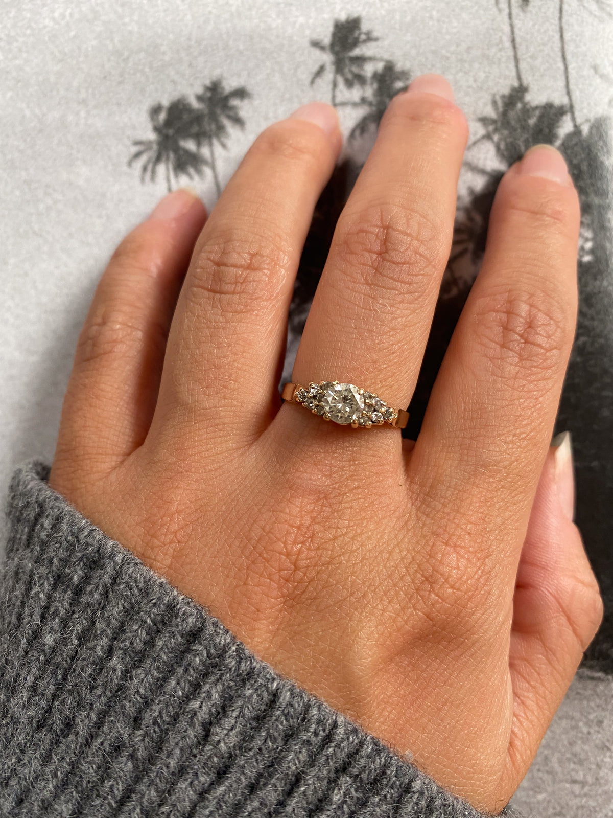 10 carat diamond cluster ring with diamond shouders