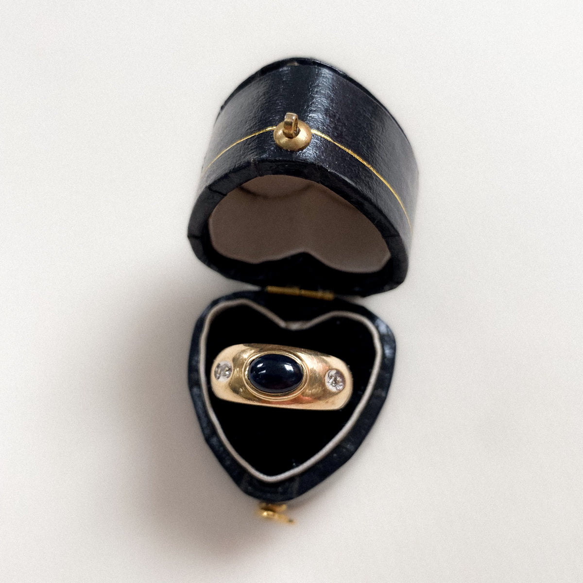 14 carat gold gypsy ring with diamond and oval onyx