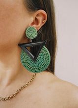 Load image into Gallery viewer, Vintage dangling black and green raffia clip on earrings
