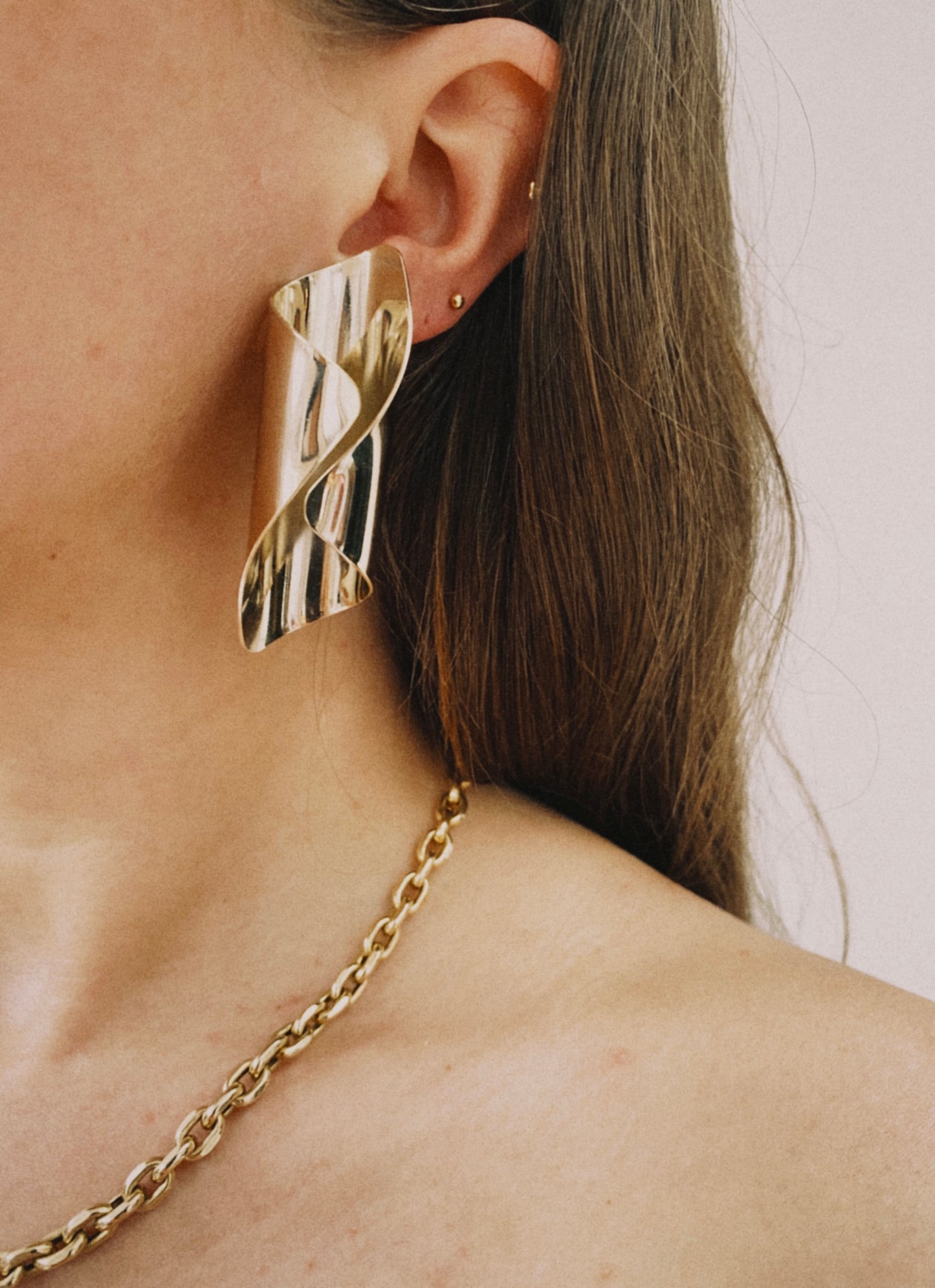 Vintage gold tone modern twist tube clip on earrings
