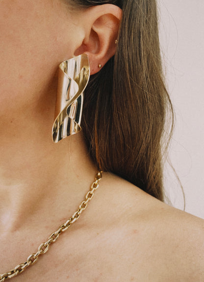Vintage gold tone modern twist tube clip on earrings