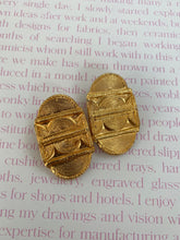 Load image into Gallery viewer, Vintage metal gold tone etnic patterned clip-on earrings
