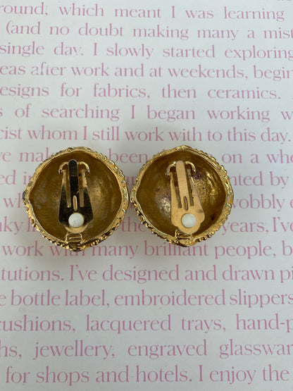 Vintage metal gold tone chunky etnic patterned clip-on earrings