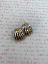 Load image into Gallery viewer, *NEW* Vintage metal silver tone modern shell clip-on earrings
