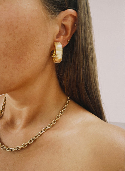 Vintage metal gold tone stripe patterned hoops clip-on earrings