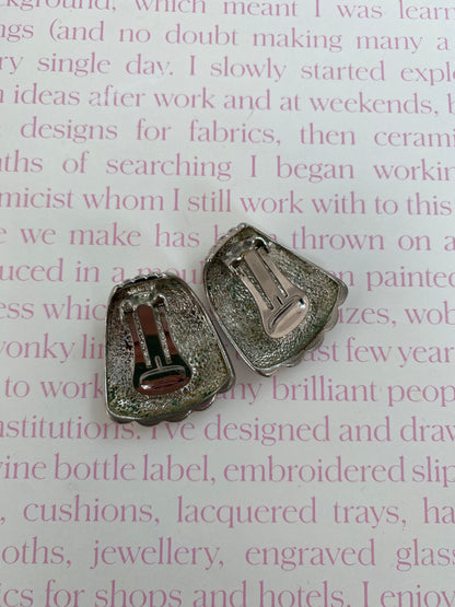 Vintage metal silver tone modern shell clip-on earrings