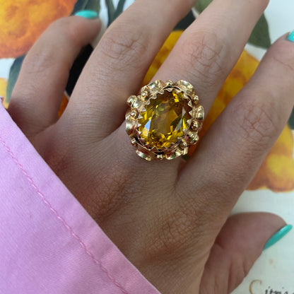 18 carat gold decorative solitaire citrine ring