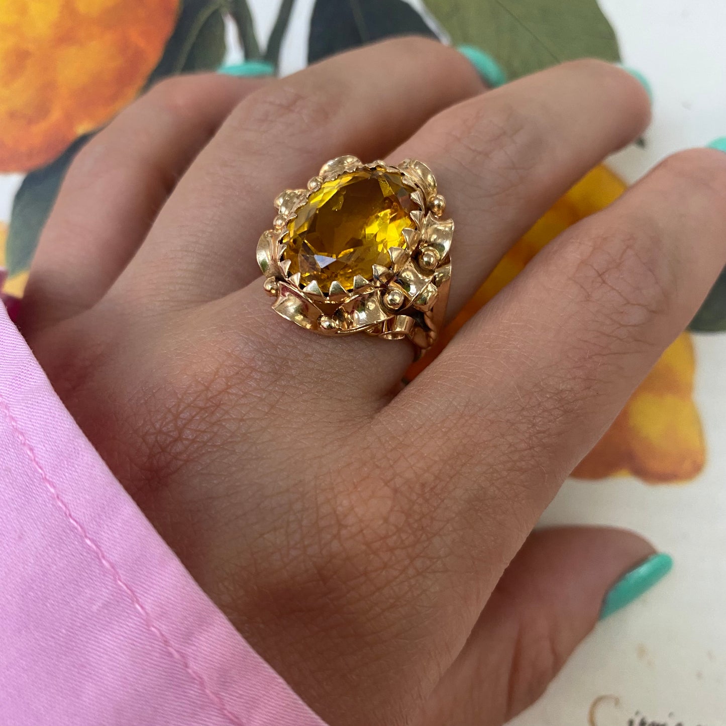 18 carat gold decorative solitaire citrine ring