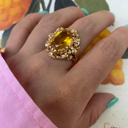 18 carat gold decorative solitaire citrine ring