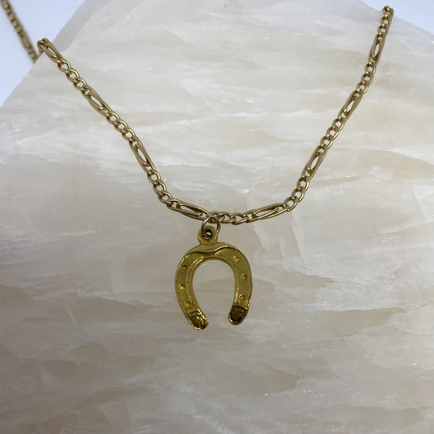 9 carat horseshoe