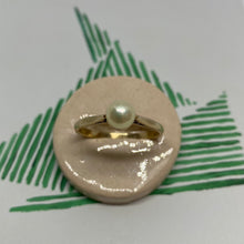 Load image into Gallery viewer, 8 carat gold single pearl ring
