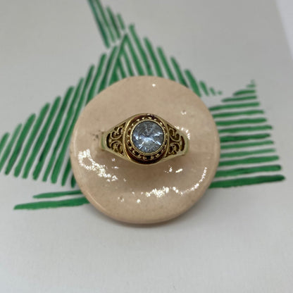 14 carat gold spinel ring with decorative sides