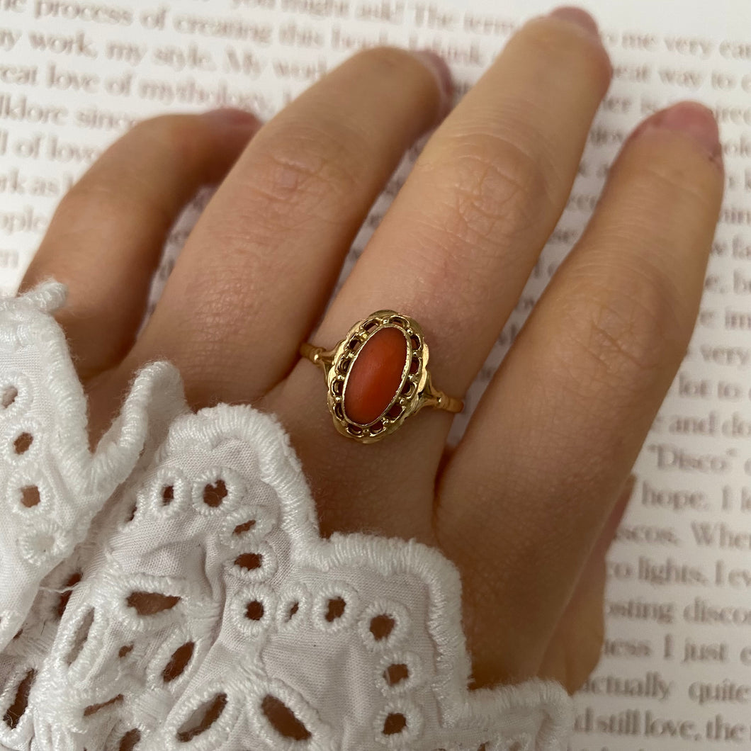 14 carat gold oval coral ring