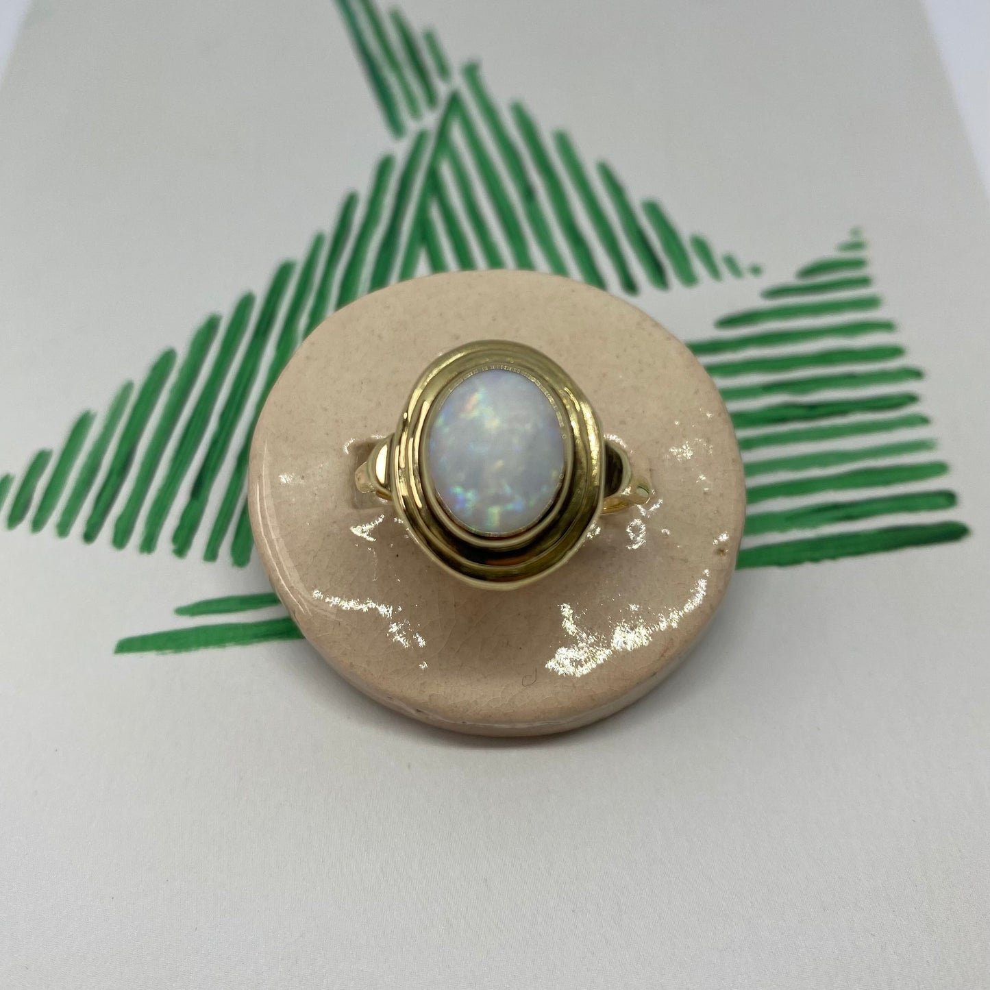 14 carat gold single opal ring
