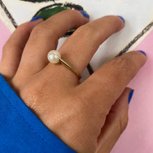 Load image into Gallery viewer, 8 carat gold single pearl ring
