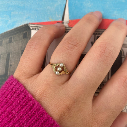 18 carat gold trilogy pearl ring