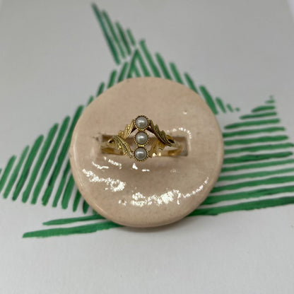 18 carat gold trilogy pearl ring