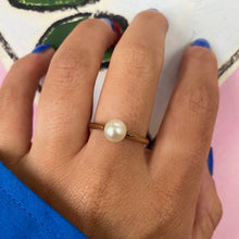 Load image into Gallery viewer, 8 carat gold single pearl ring
