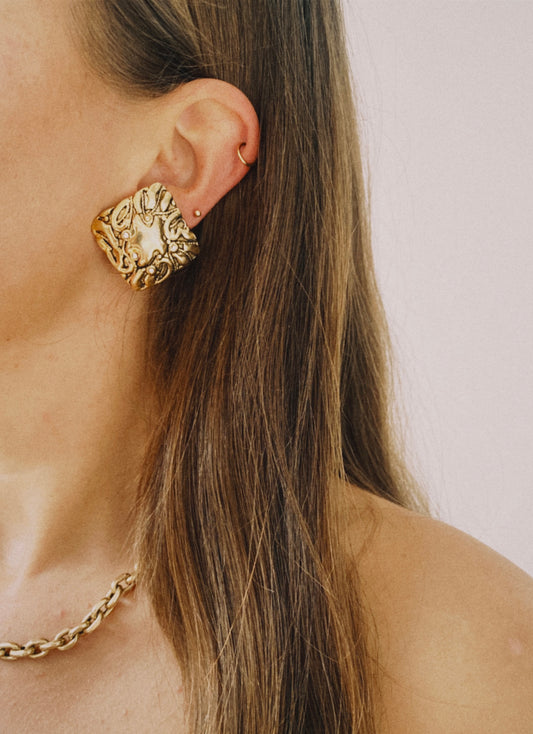 Vintage gold tone patterned square clip on earrings