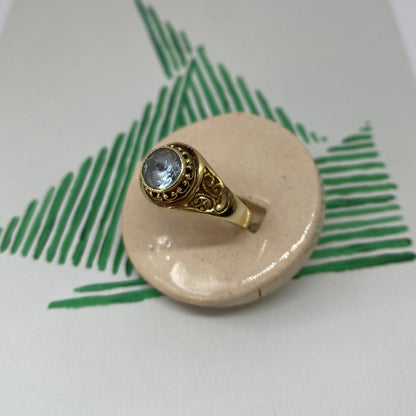 14 carat gold spinel ring with decorative sides