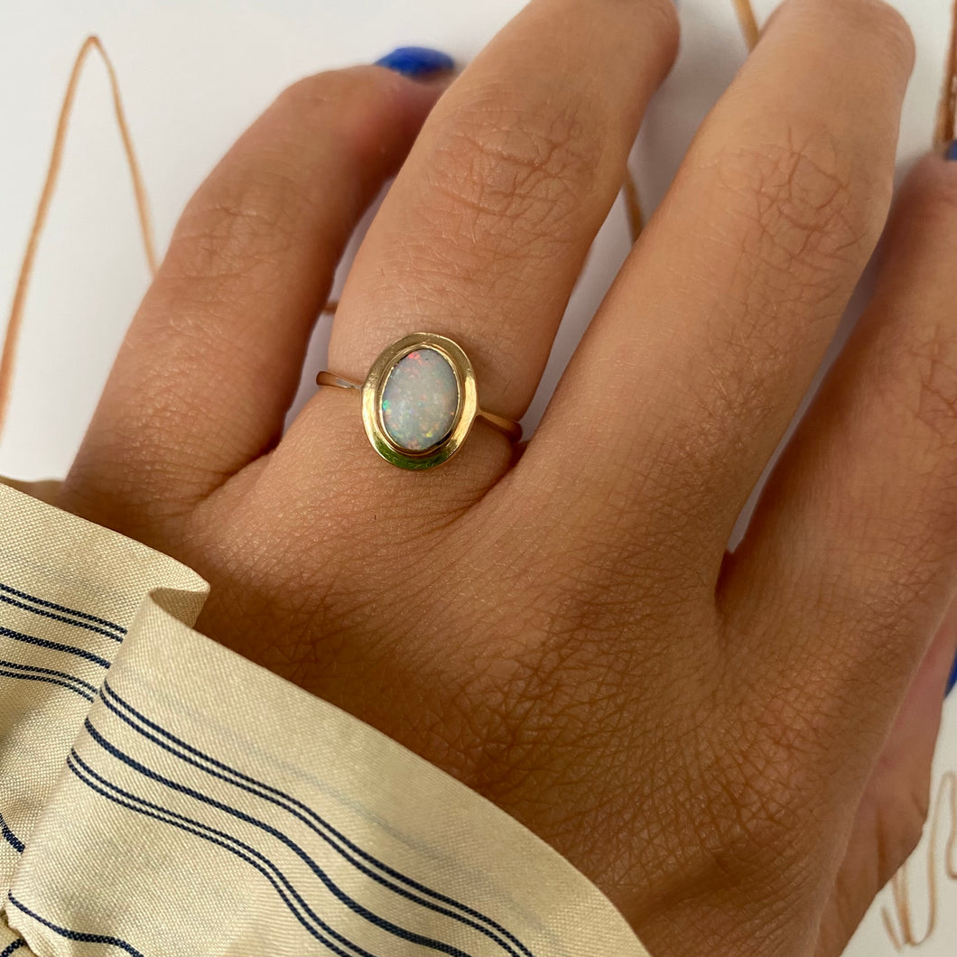9 carat gold single opal ring