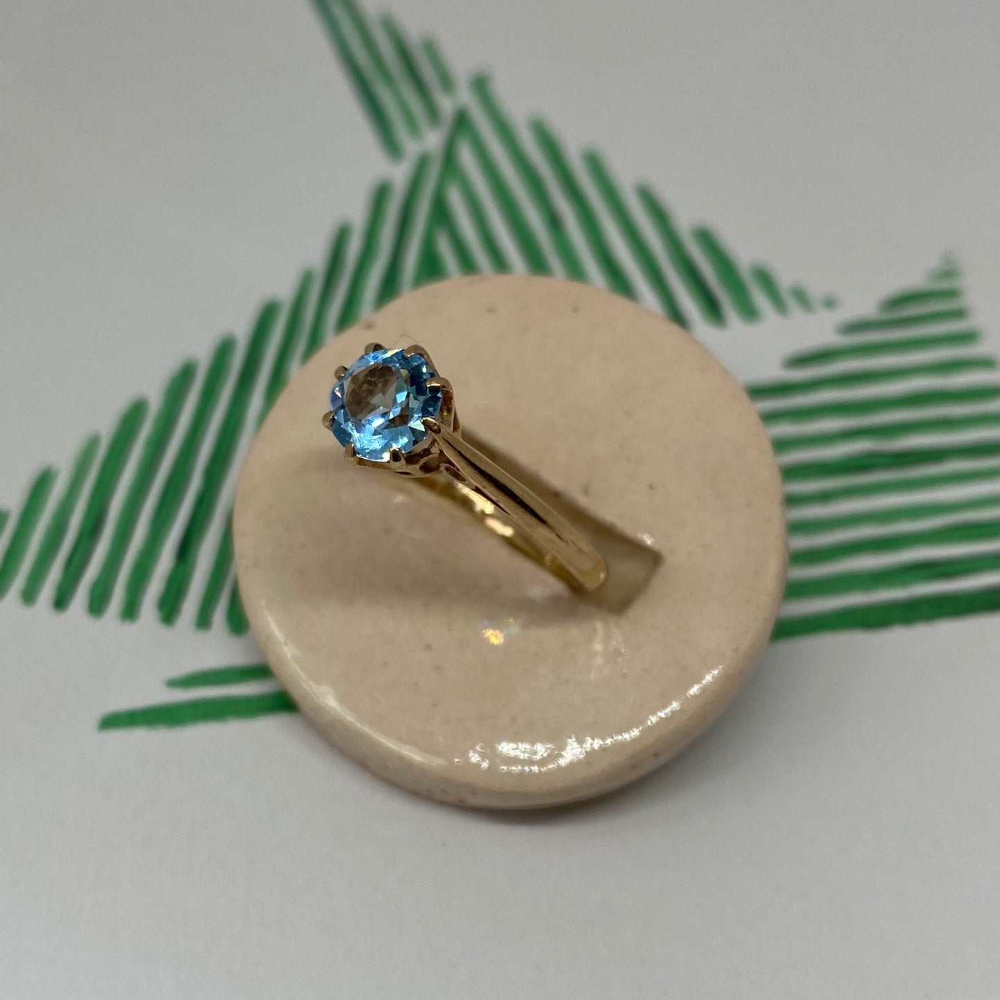 9 carat single topaz ring