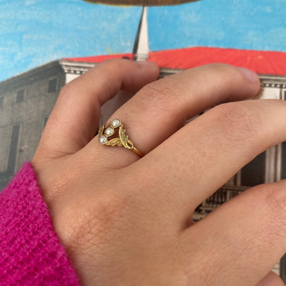 18 carat gold trilogy pearl ring