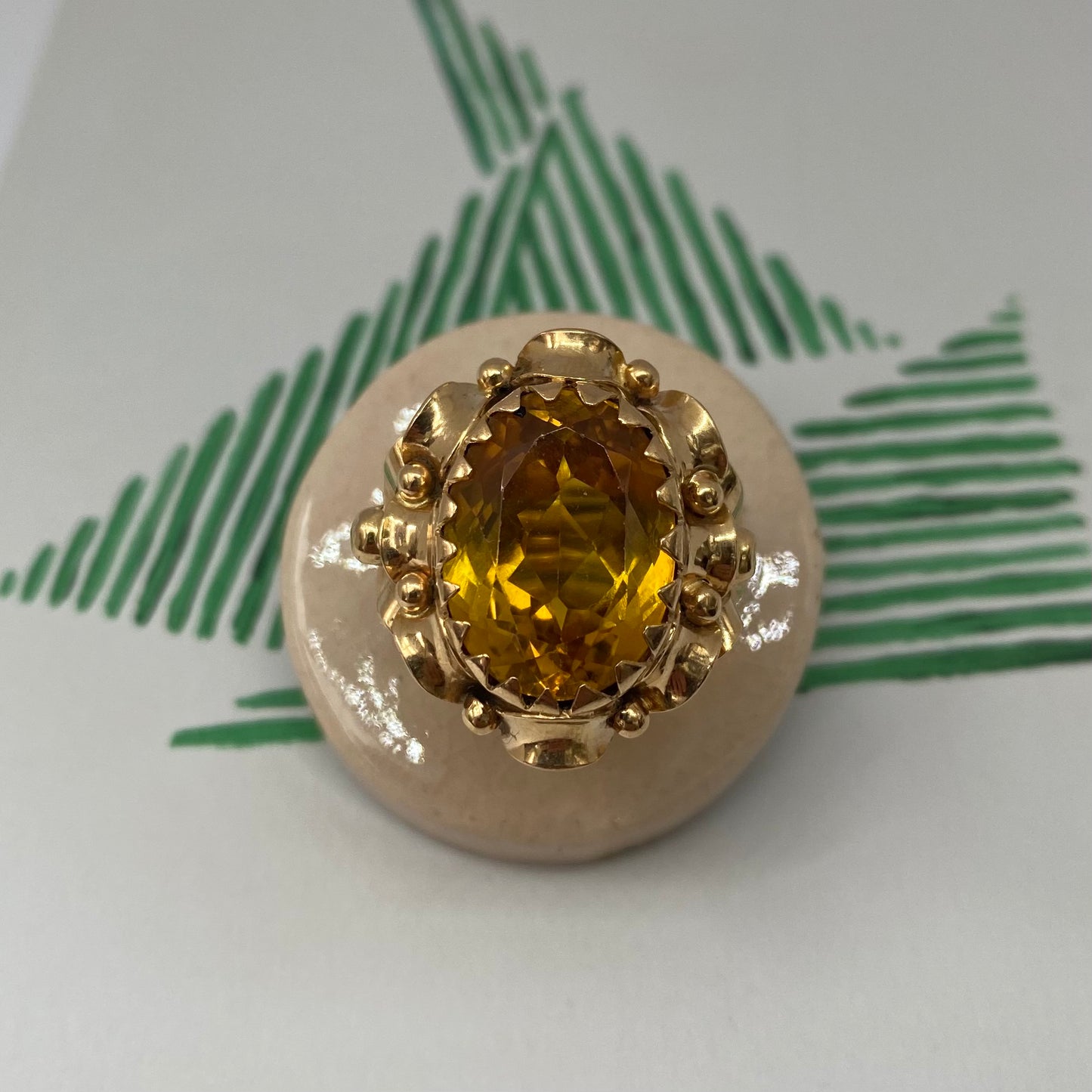18 carat gold decorative solitaire citrine ring