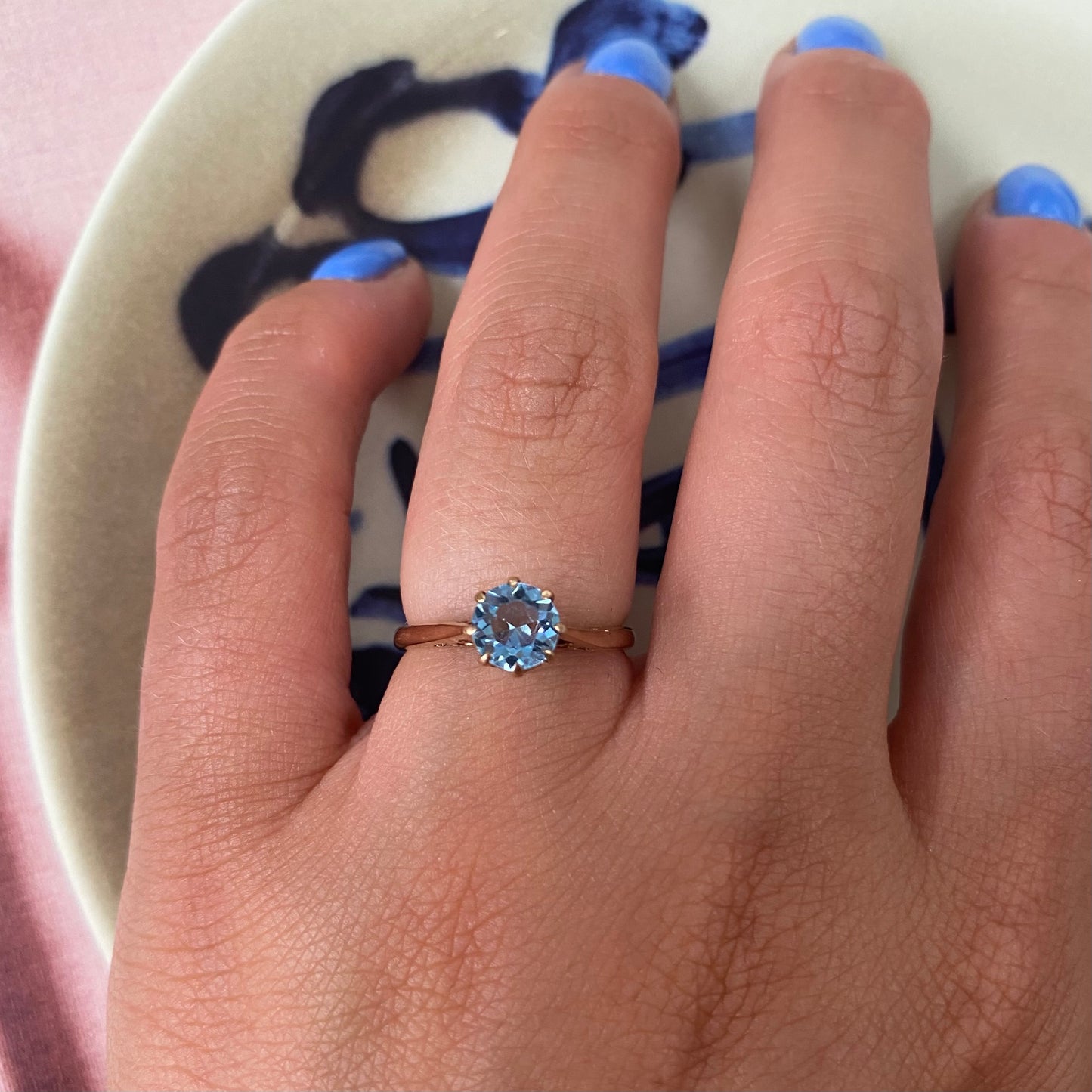 9 carat single topaz ring