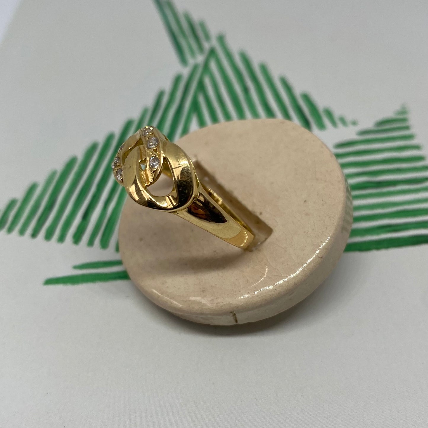 18 carat gold diamond chain ring