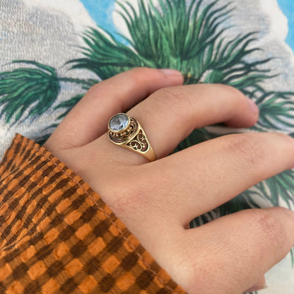 14 carat gold spinel ring with decorative sides