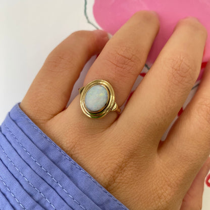14 carat gold single opal ring