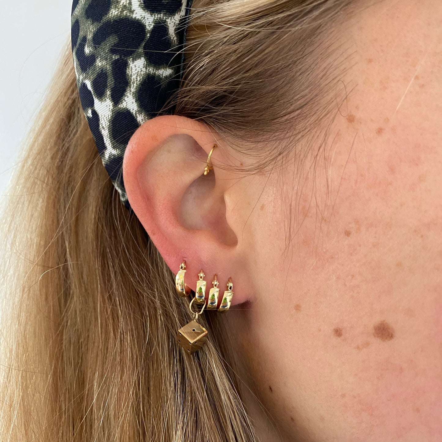 18 carat gold chuncky hoops earrings