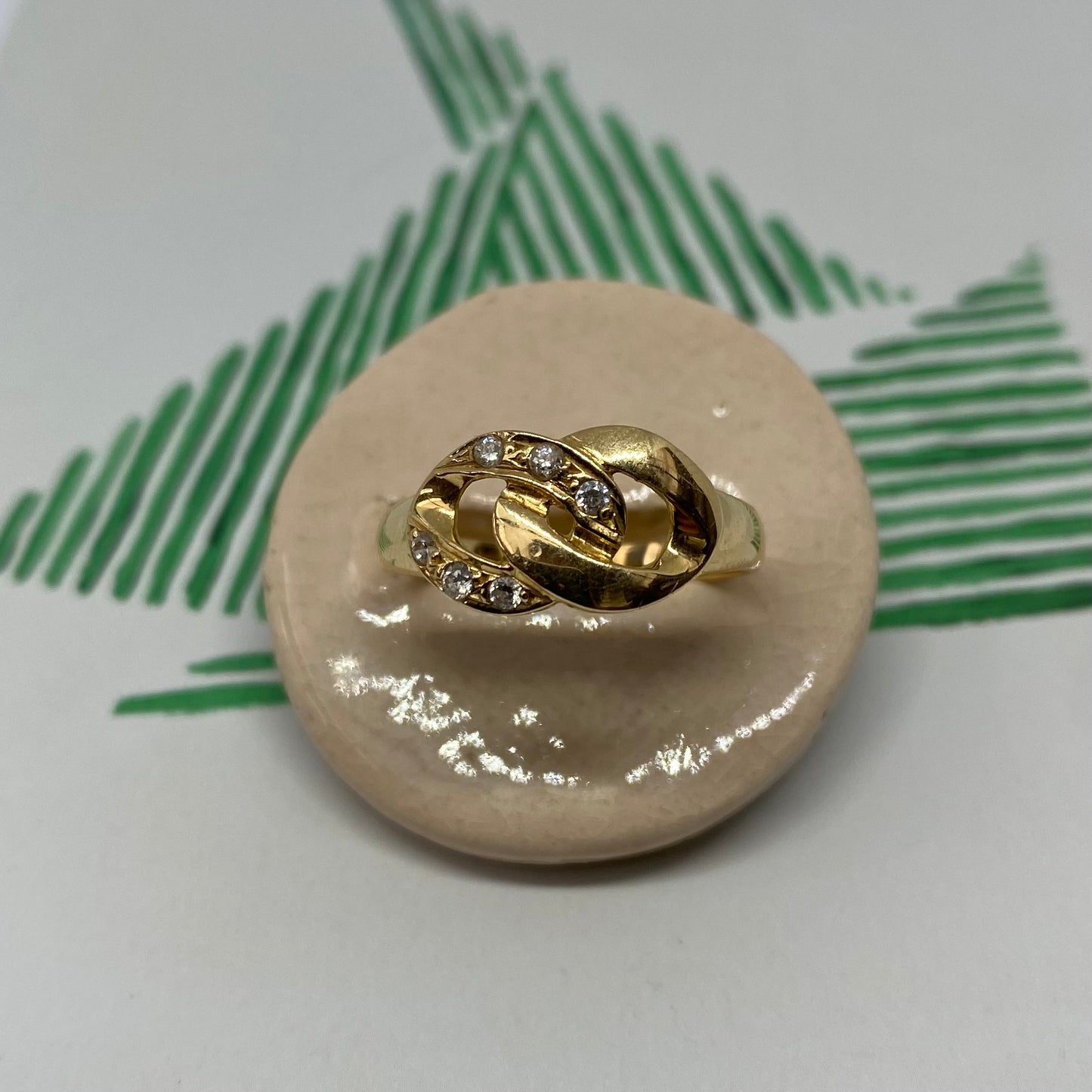 18 carat gold diamond chain ring