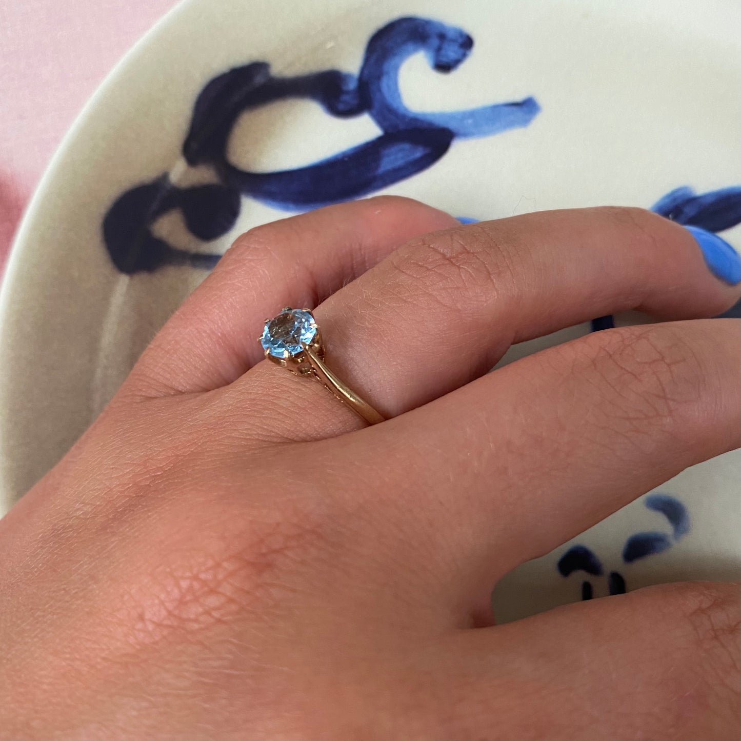 9 carat single topaz ring